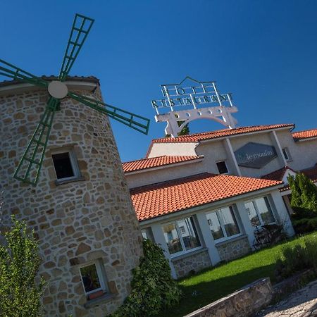 Logis Hotel Le Moulin Des Gardelles Riom Kültér fotó