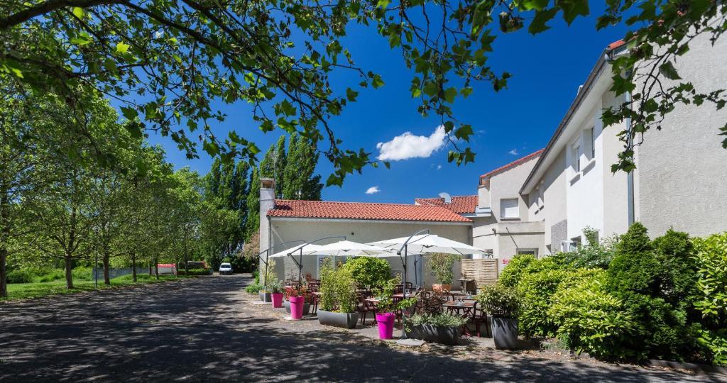 Logis Hotel Le Moulin Des Gardelles Riom Kültér fotó